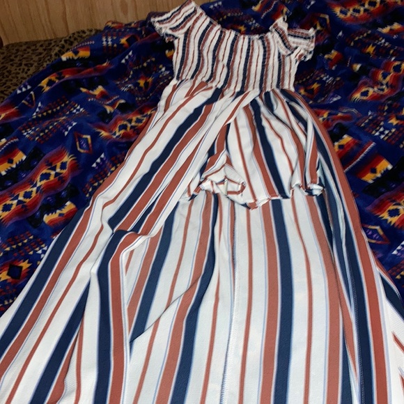 Hey ladies i am selling a rue 21 romper, super cute and comfy - Picture 1 of 3